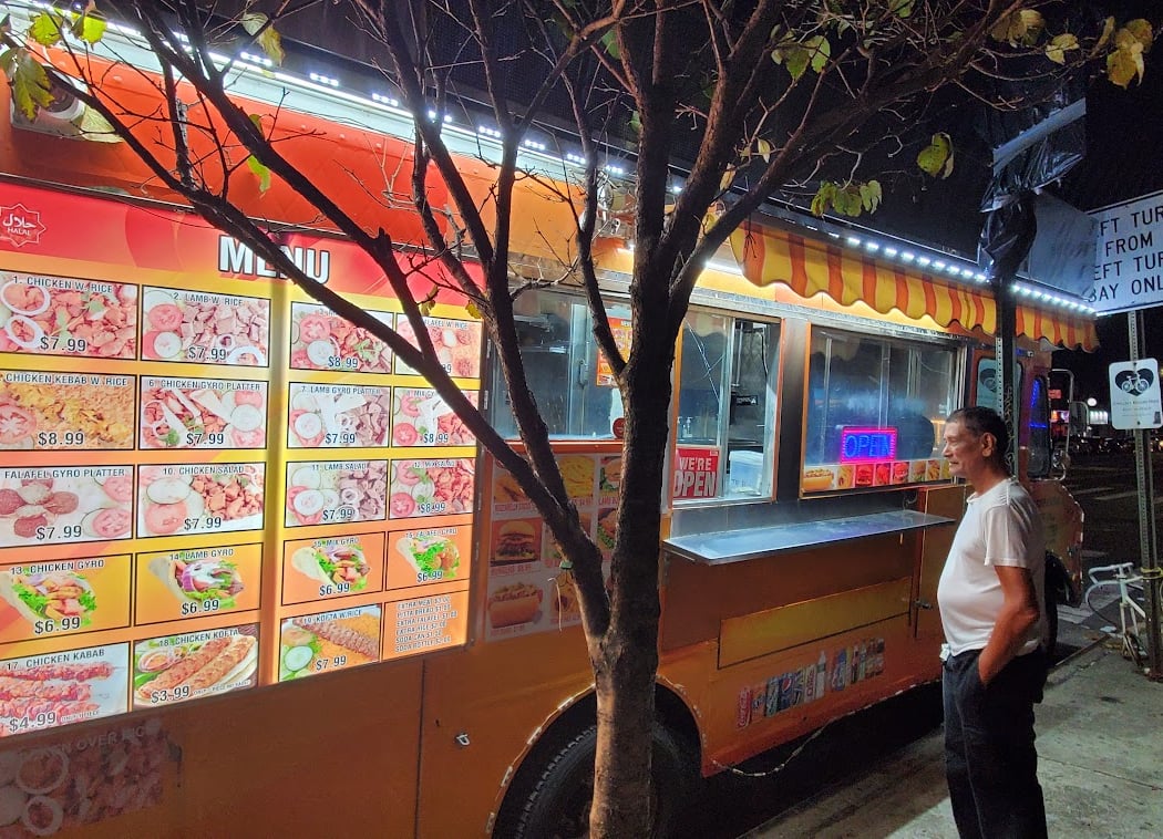 Zakis Halal Food Truck 1