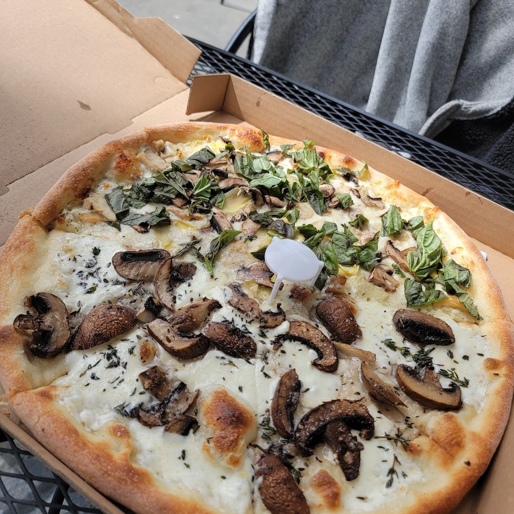 Livermore's Big Apple Pizza 3