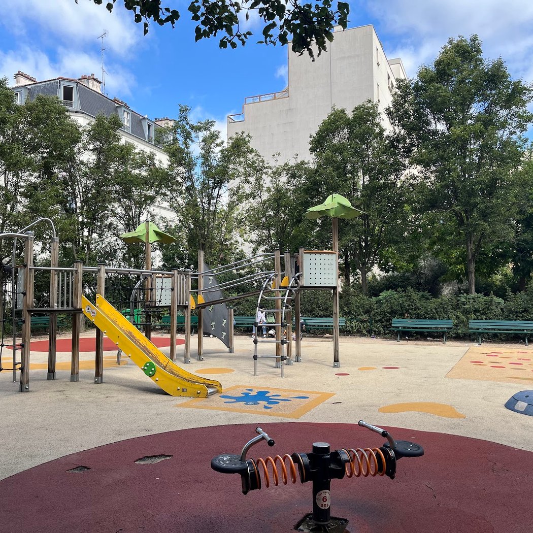 Square Jules Verne 1