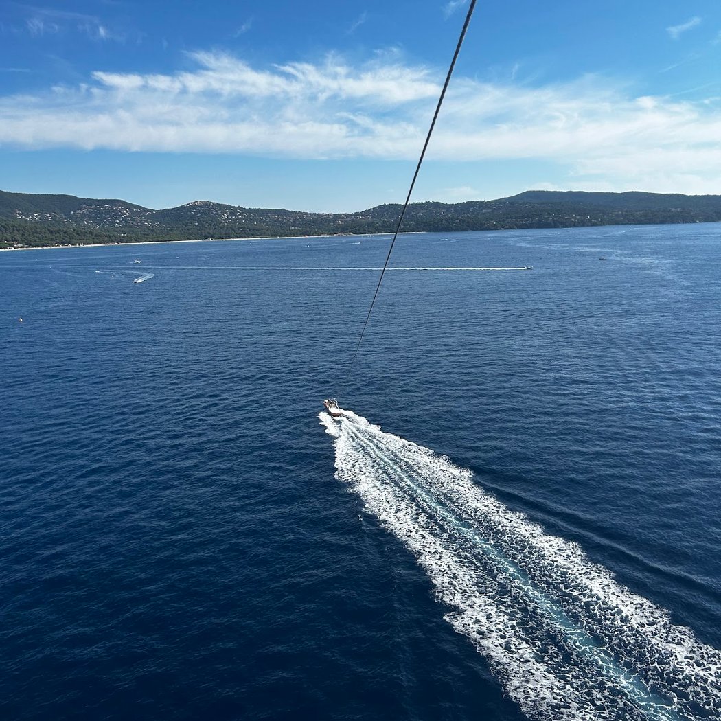 La Base Nautique de Cavalaire - Bouée tractée & Parachute ascensionnel 3