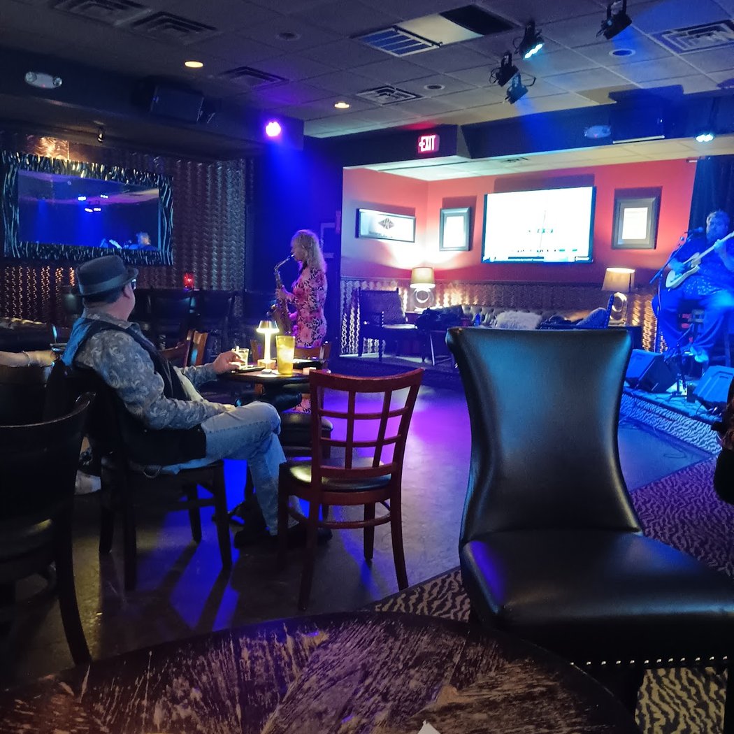 STRAY CAT LOUNGE 2