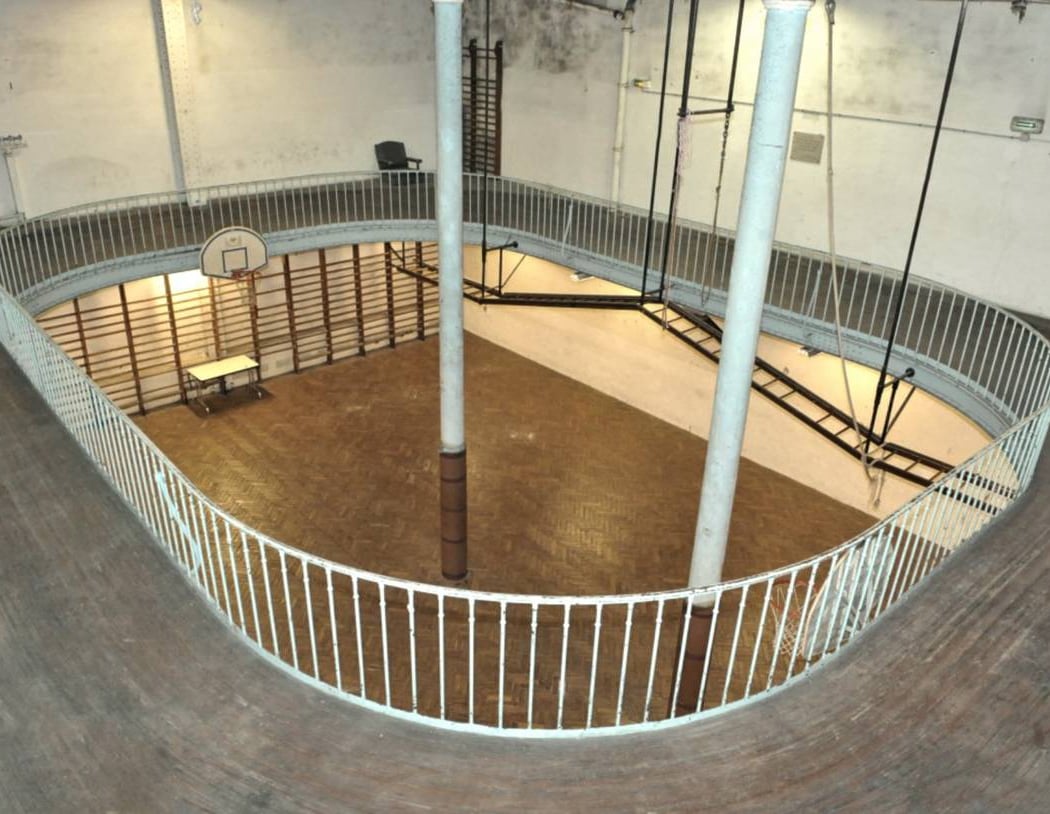 Gymnase (Plus vieux terrain de basketball au monde) 3