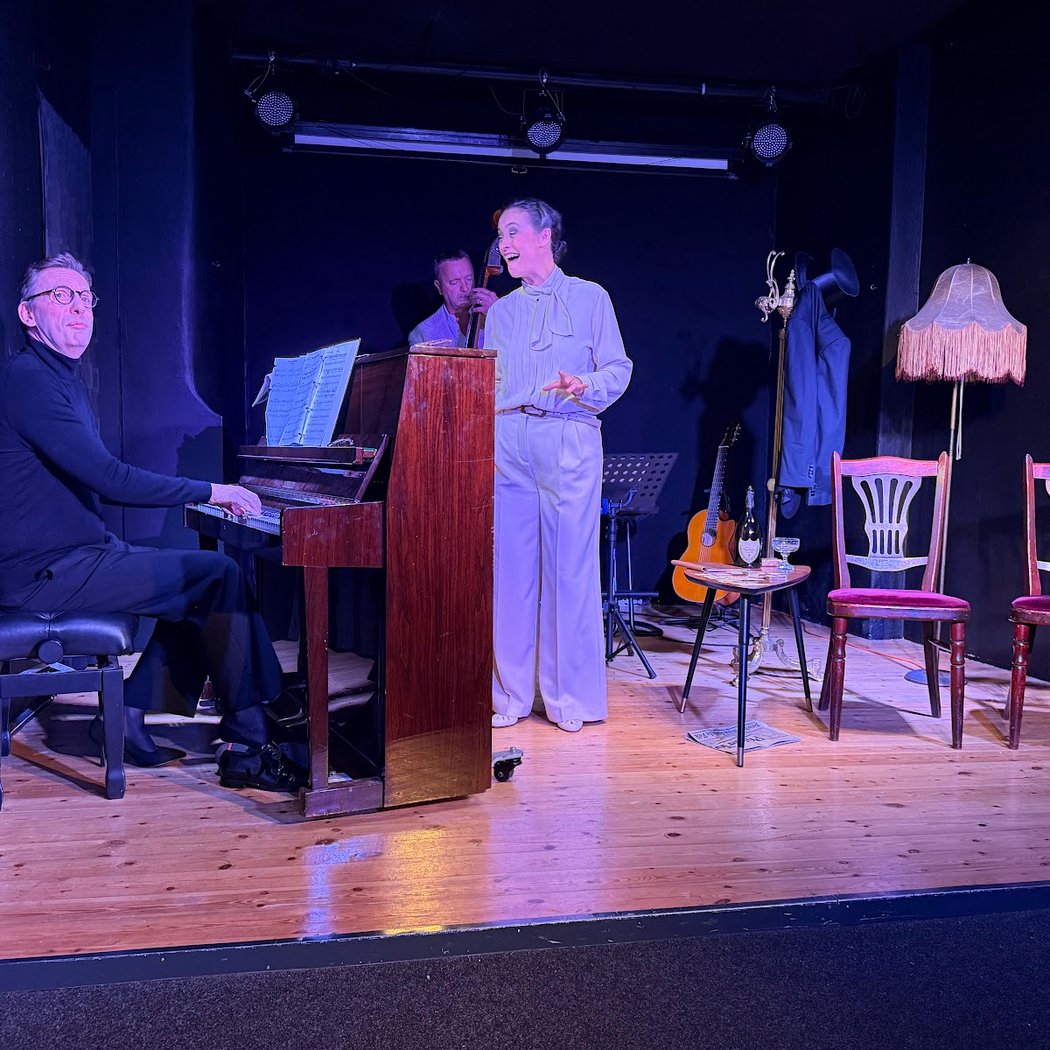 Room 16 - cabaret 1