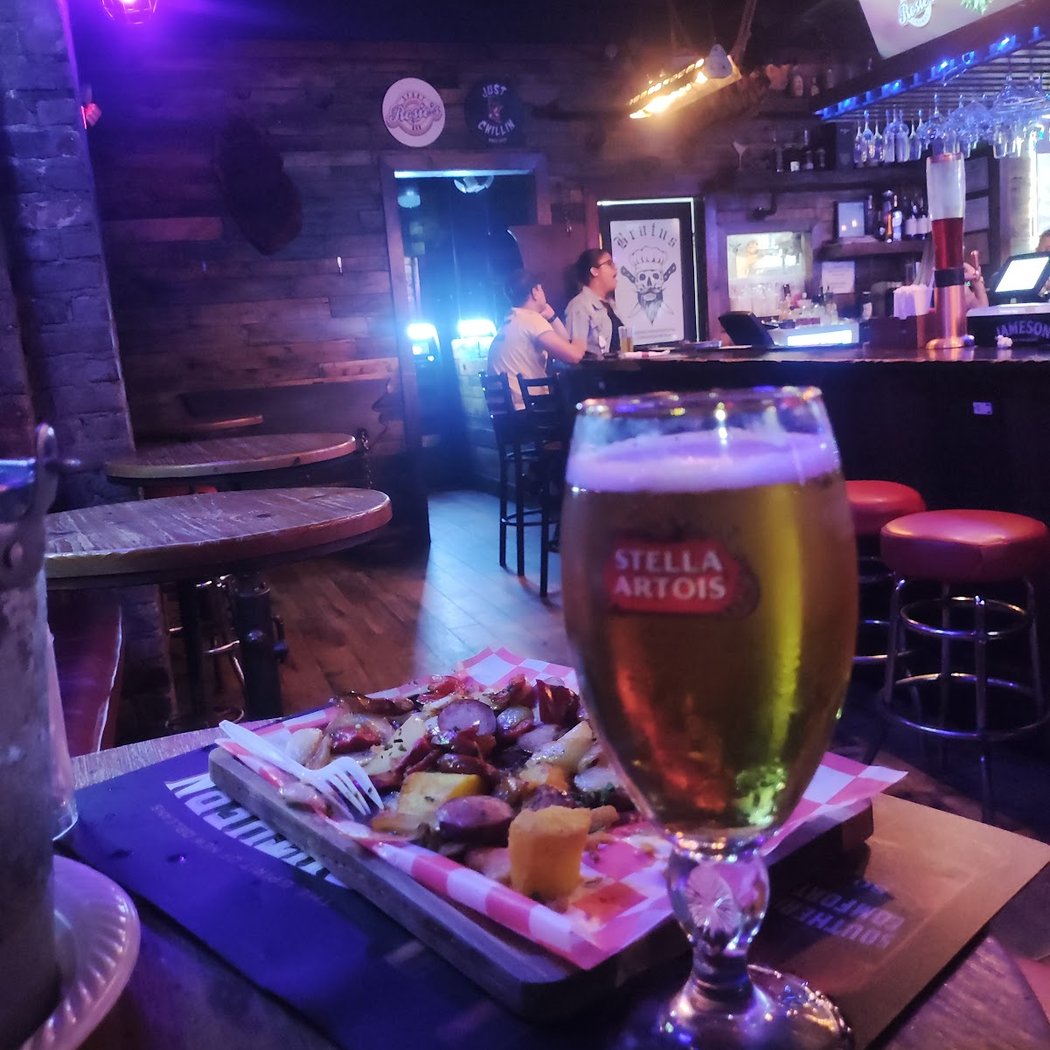 Rosies Sport Bar 2