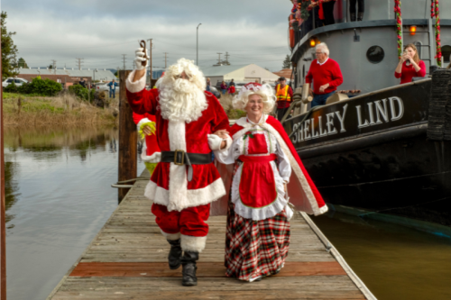 Santa’s Riverboat Tug Boat Arrival + Small Business Saturday 2
