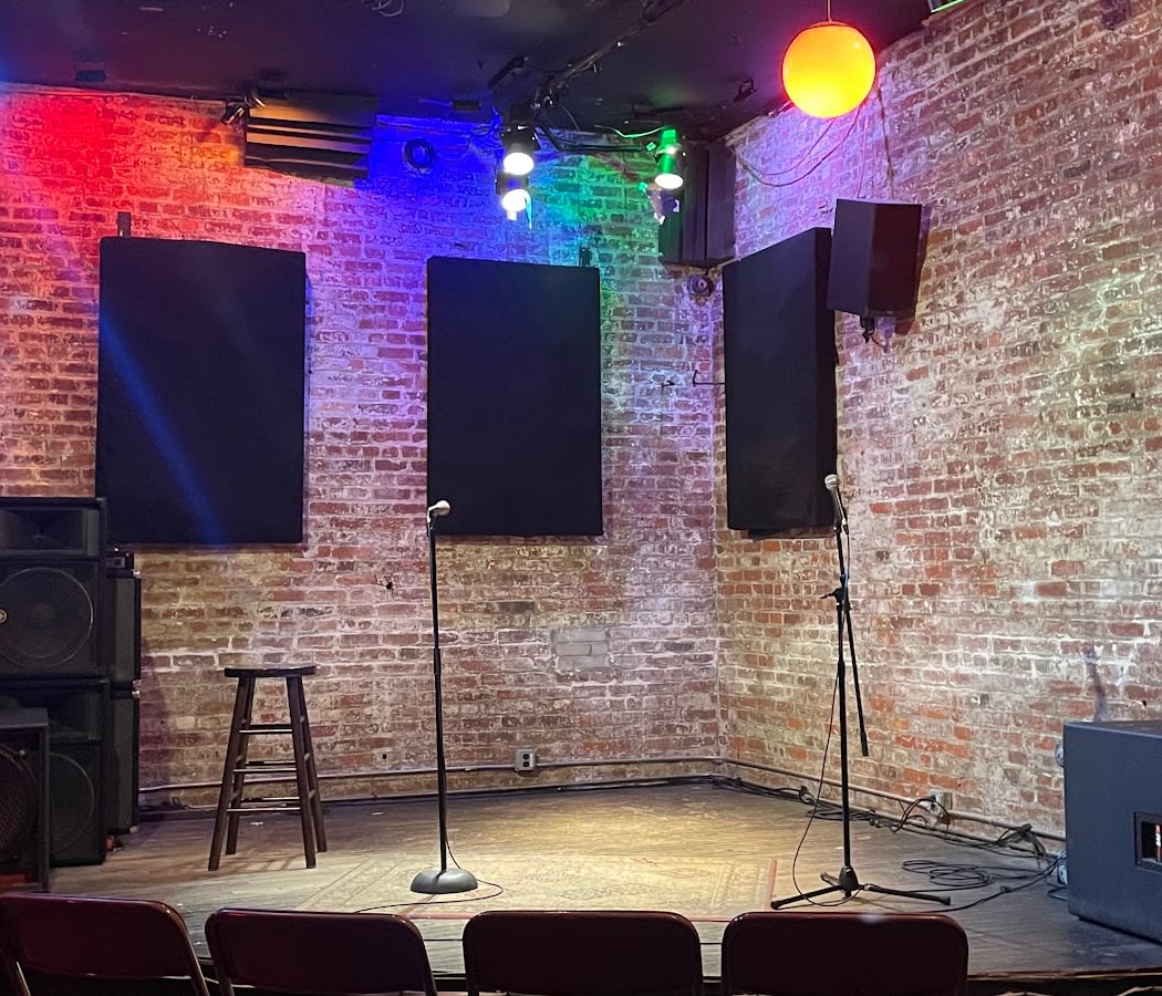 KARAOKE MONDAYS! with Mike on the Mic 3