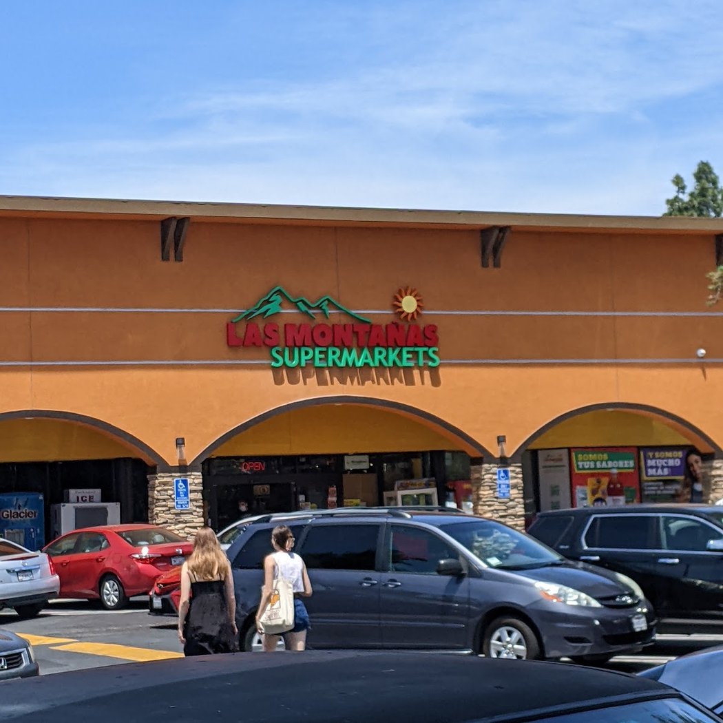 Las Montañas Supermarket 2