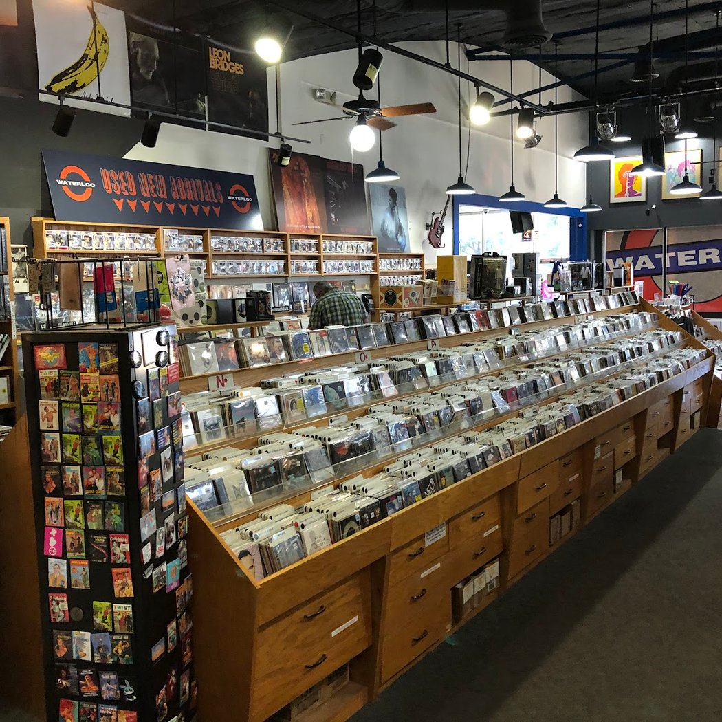 Leon Bridges Record Signing 1