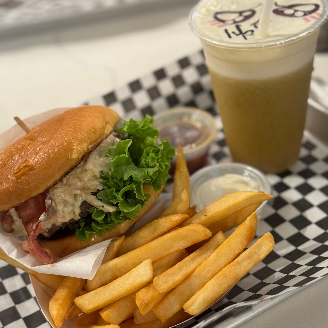 El Apartamento Colombian Burgers 3