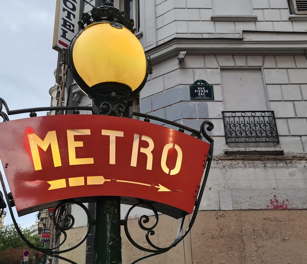 Metro entrance Lamarck-Caulaincourt 2