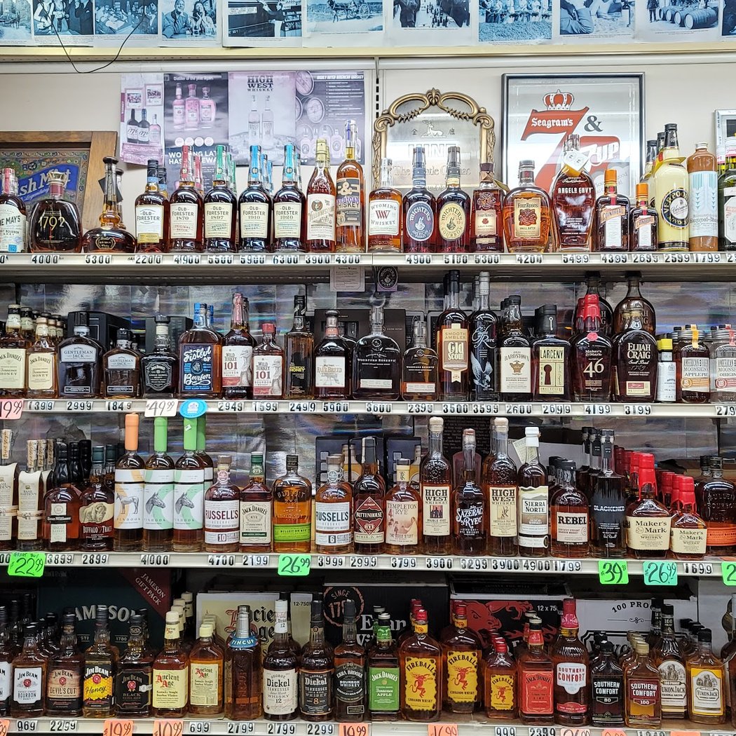 Plaza Bottle Shop & Market 3