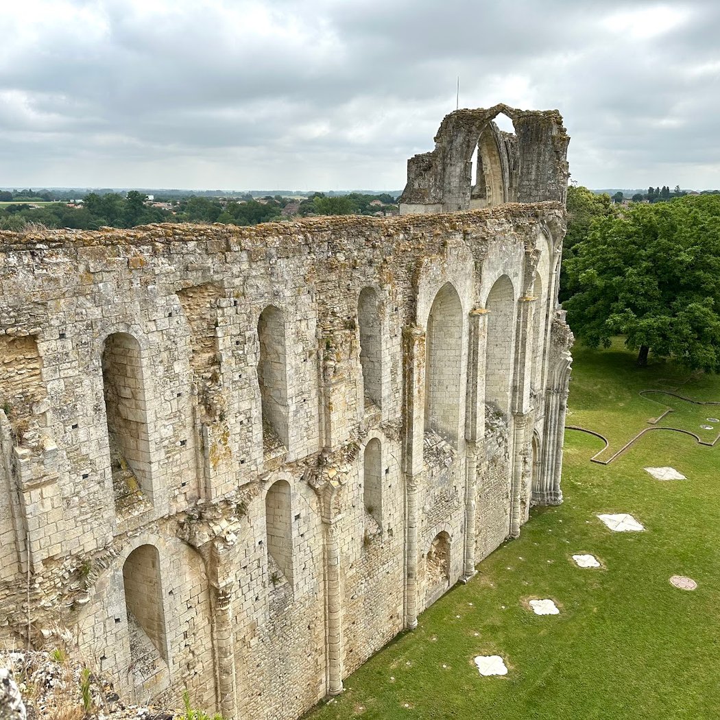 Abbey Maillezais 3