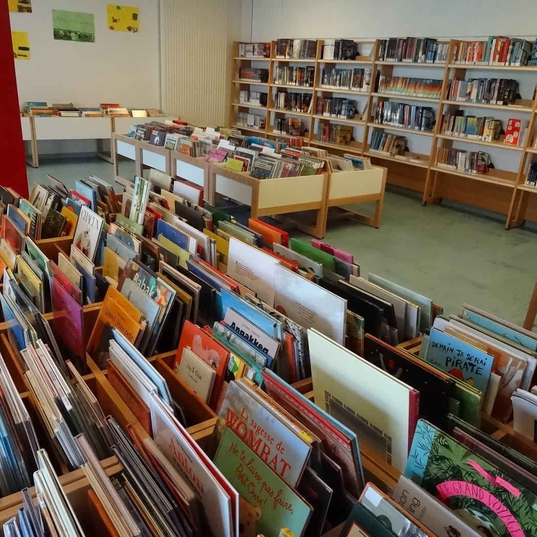 Public Library De Champagne-Sur-Seine 1