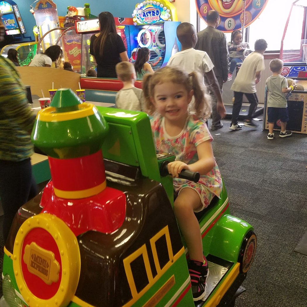 Chuck E. Cheese 1