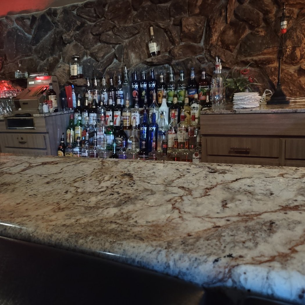Polomoni's Bar & Lounge 2