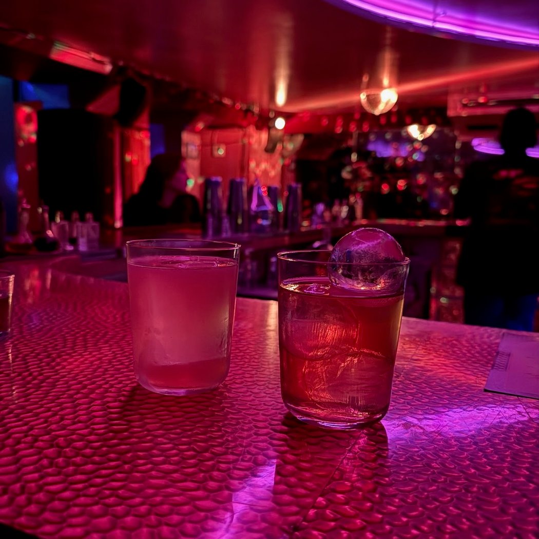 Harmony, bar de nuit. 1