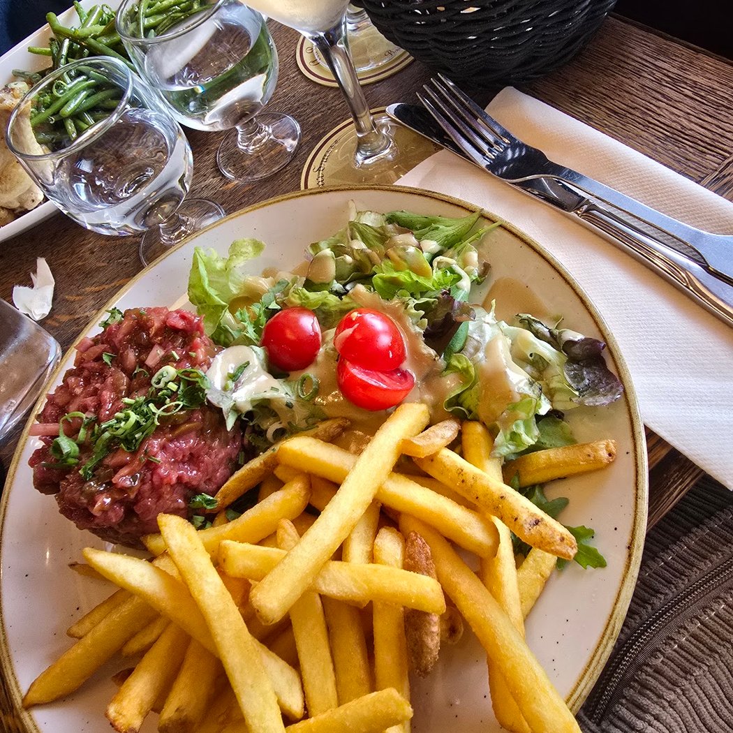 AU PETIT SUISSE BRASSERIE 1