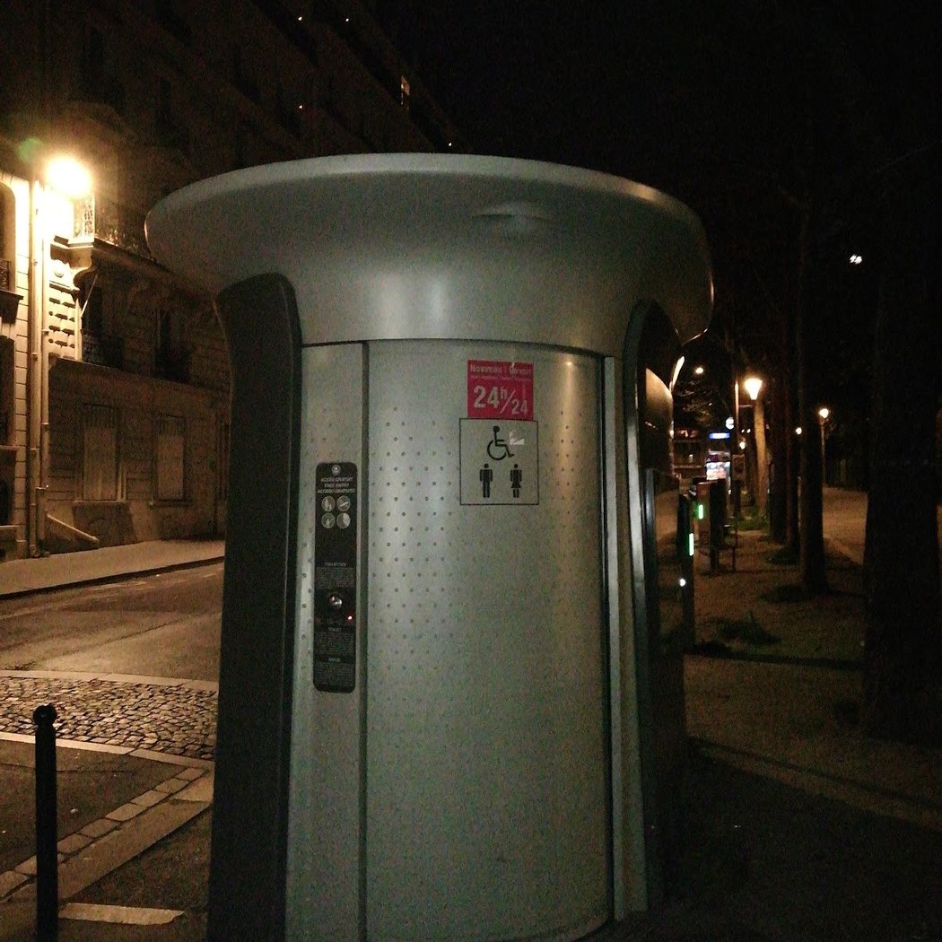 Toilettes publiques 2
