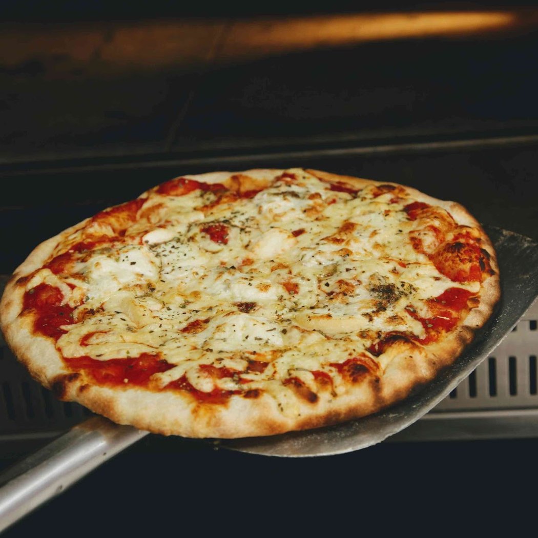 Red pizza 1