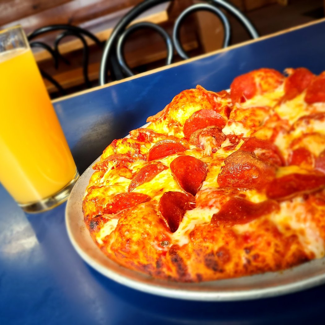 La Val's Pizza 4