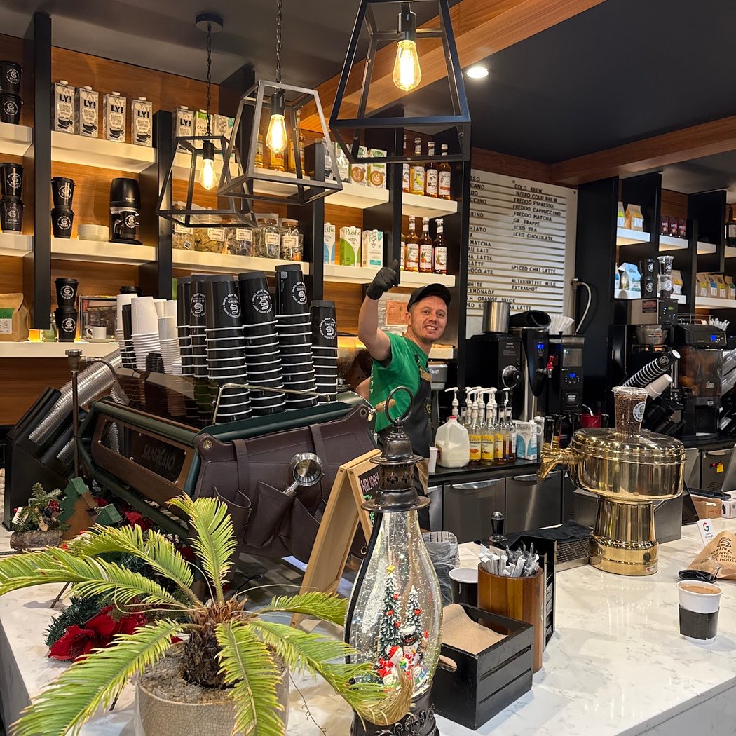 GRIND THE NYC COFFEE SHOP & BAGEL HOUSE 3