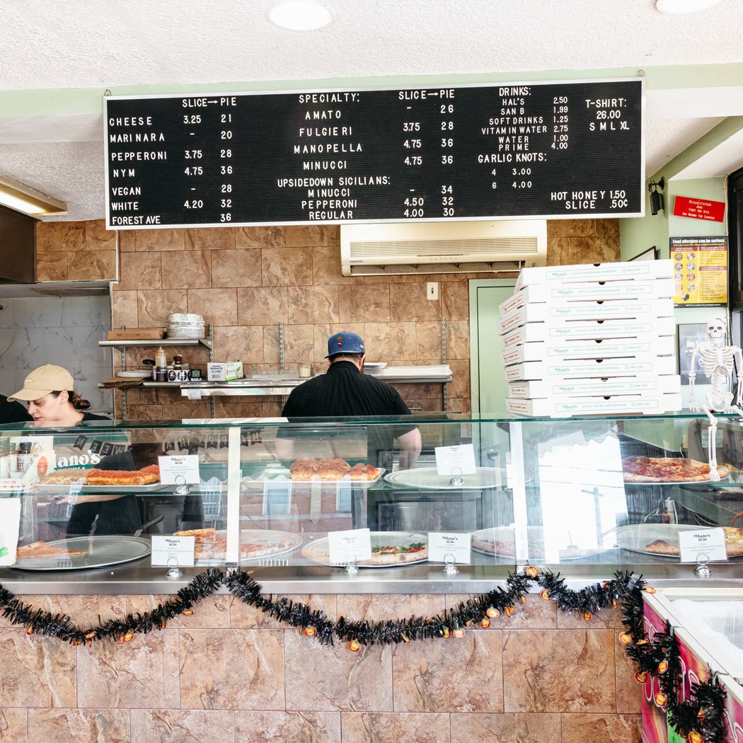 Mano's Pizzeria 2