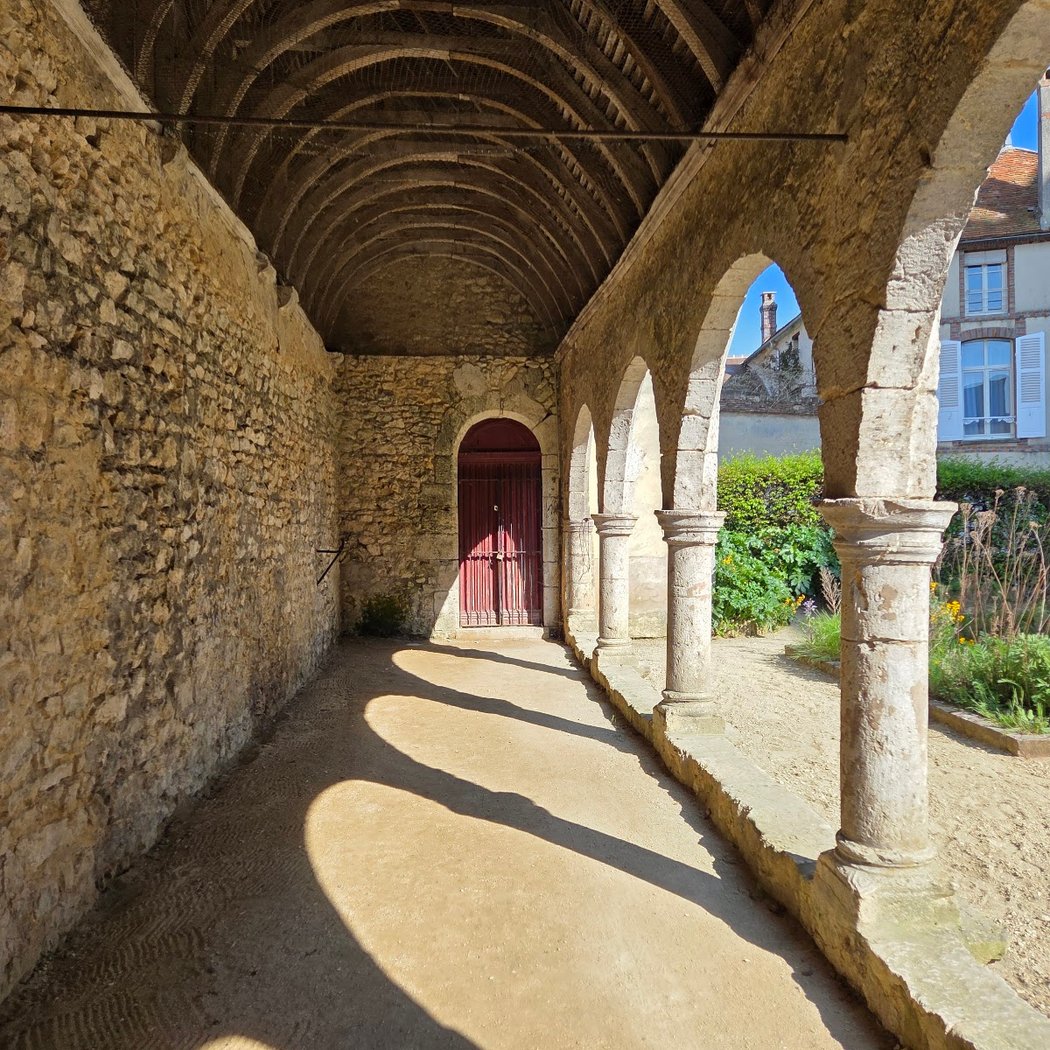 Cloître et jardin médiéval Donnemarie-Dontilly 2