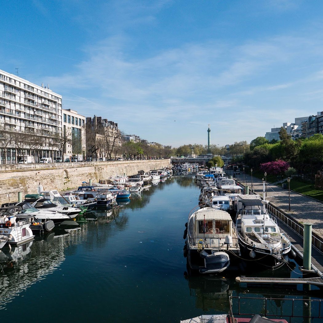 Stroll around Port de l'Arsenal 1