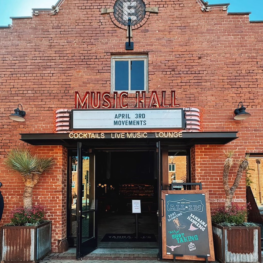 Tannahill's Music Hall & Lounge 3