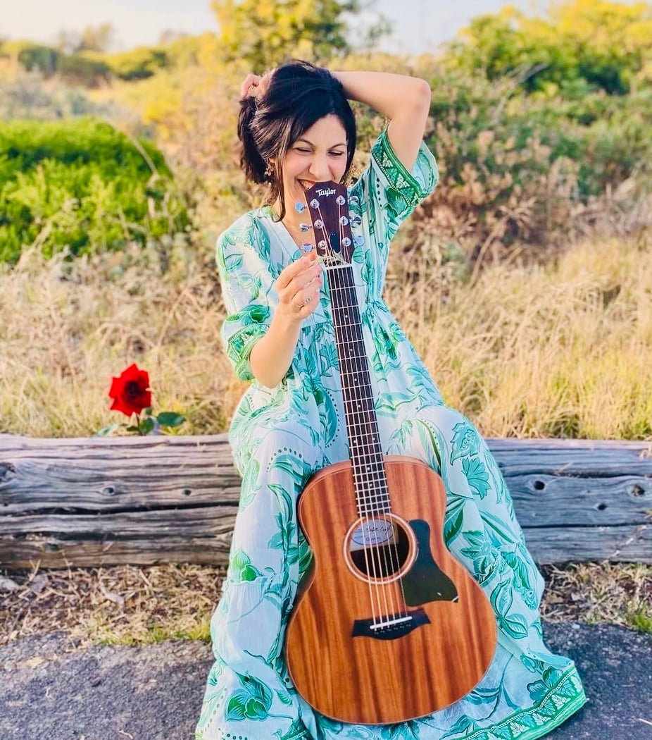 Live Music with Ingrid Pontes 1
