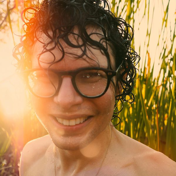 Simon Amstell: I Love It Here