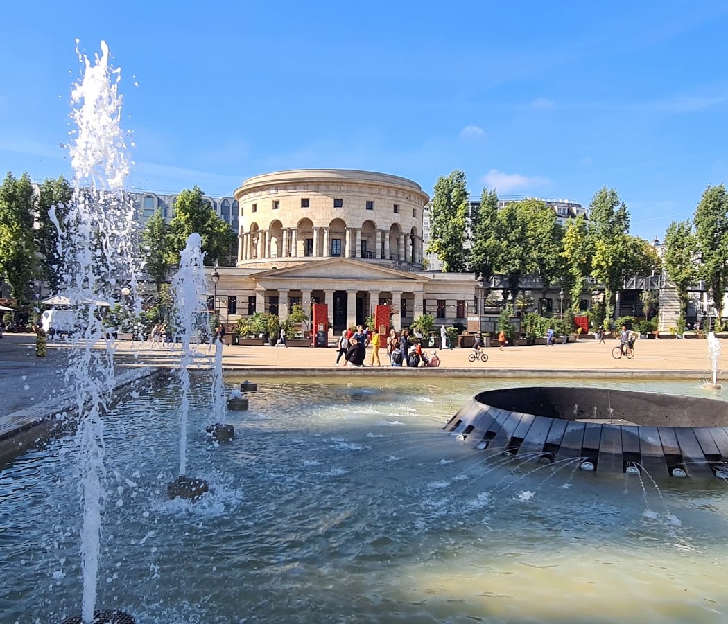 Enjoy the Views of Bassins de la Villette 1