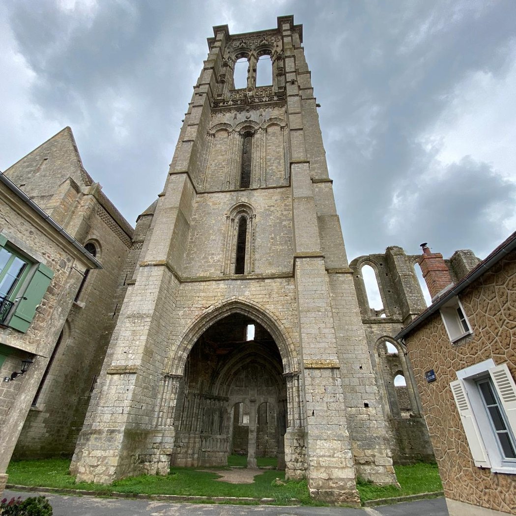 Larchant 2