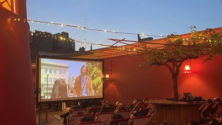 Ciné en plein air de la Machine du Moulin Rouge 1
