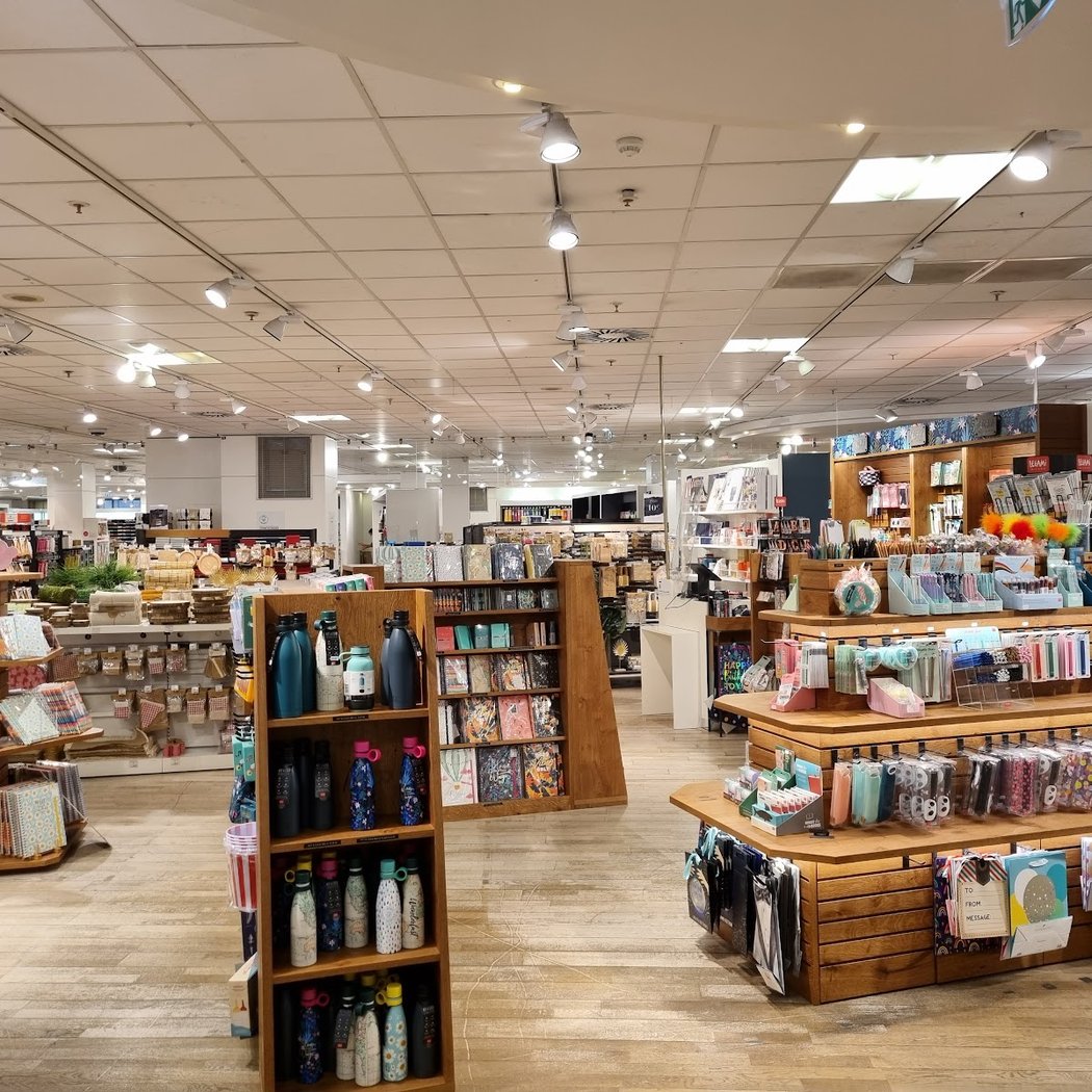 Noël 2024 dans les vitrines des grands magasins 2