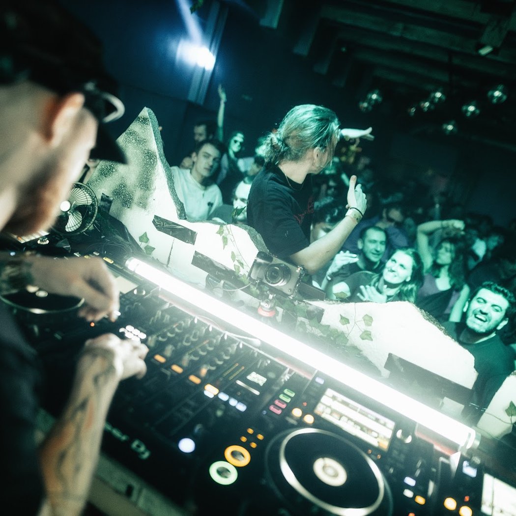 Cross Club 2