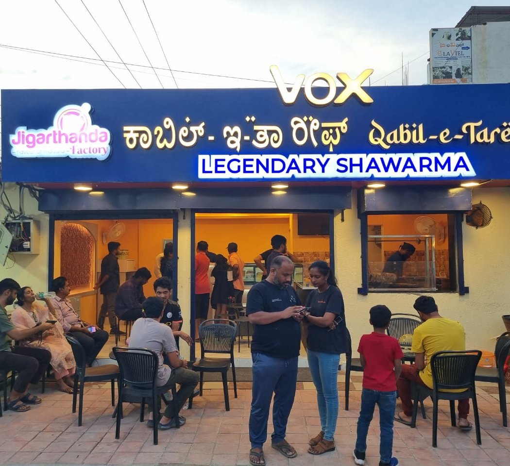 Vox Qabil-e-Tareef Legendary Shawarma and Wraps 2