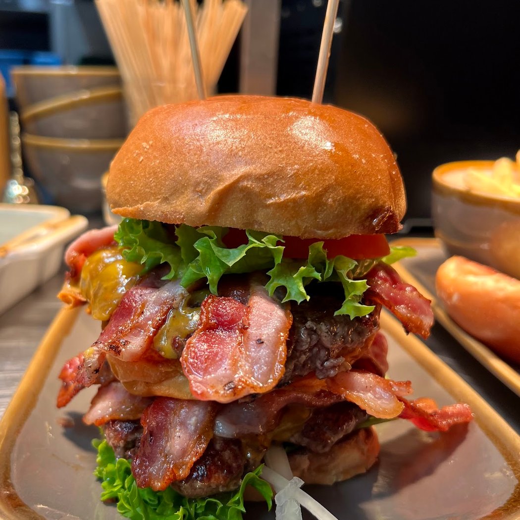 Forty Four Burger & Bar 1