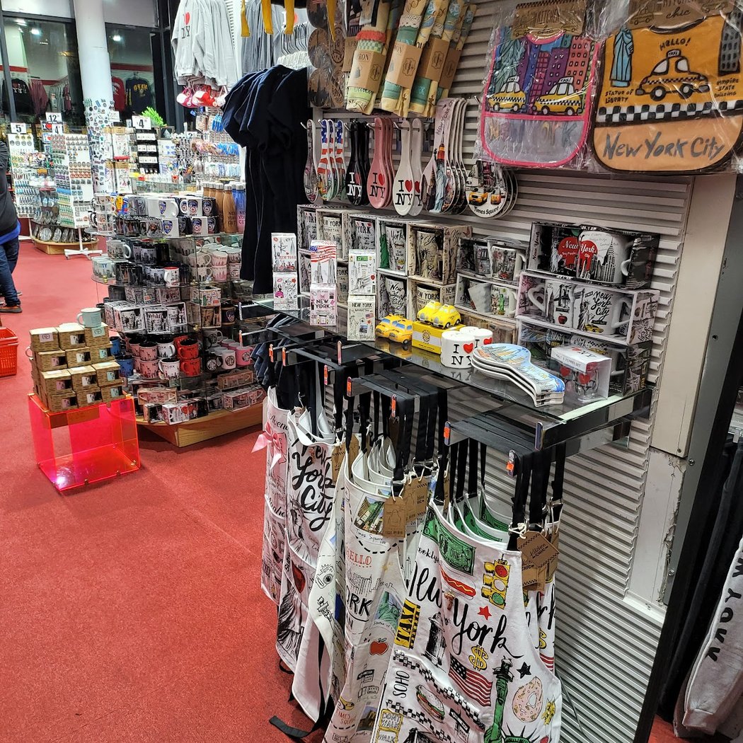 Fulton Gifts & Souvenirs 3