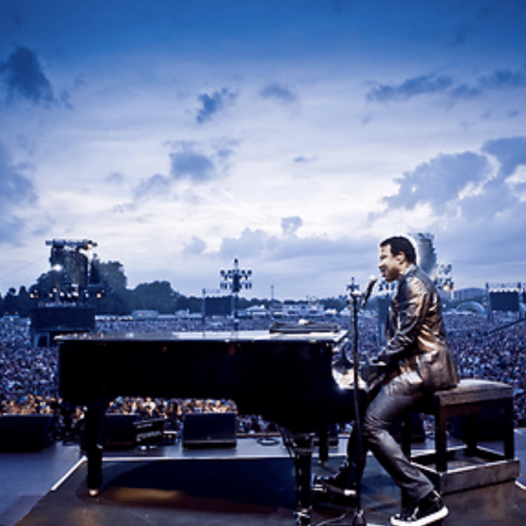 Lionel Richie and Earth, Wind & Fire: Sing a Song All Night Long 2