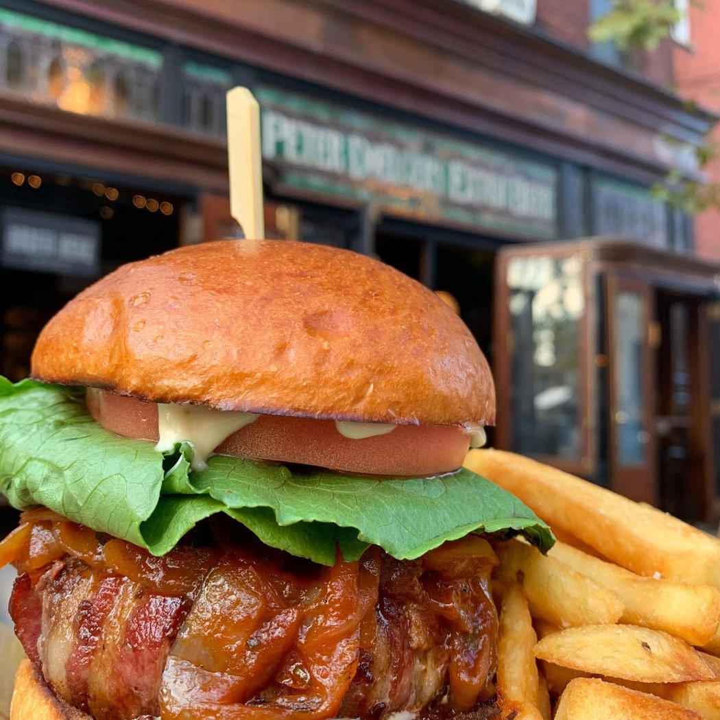 Teddy's Bar & Grill 4