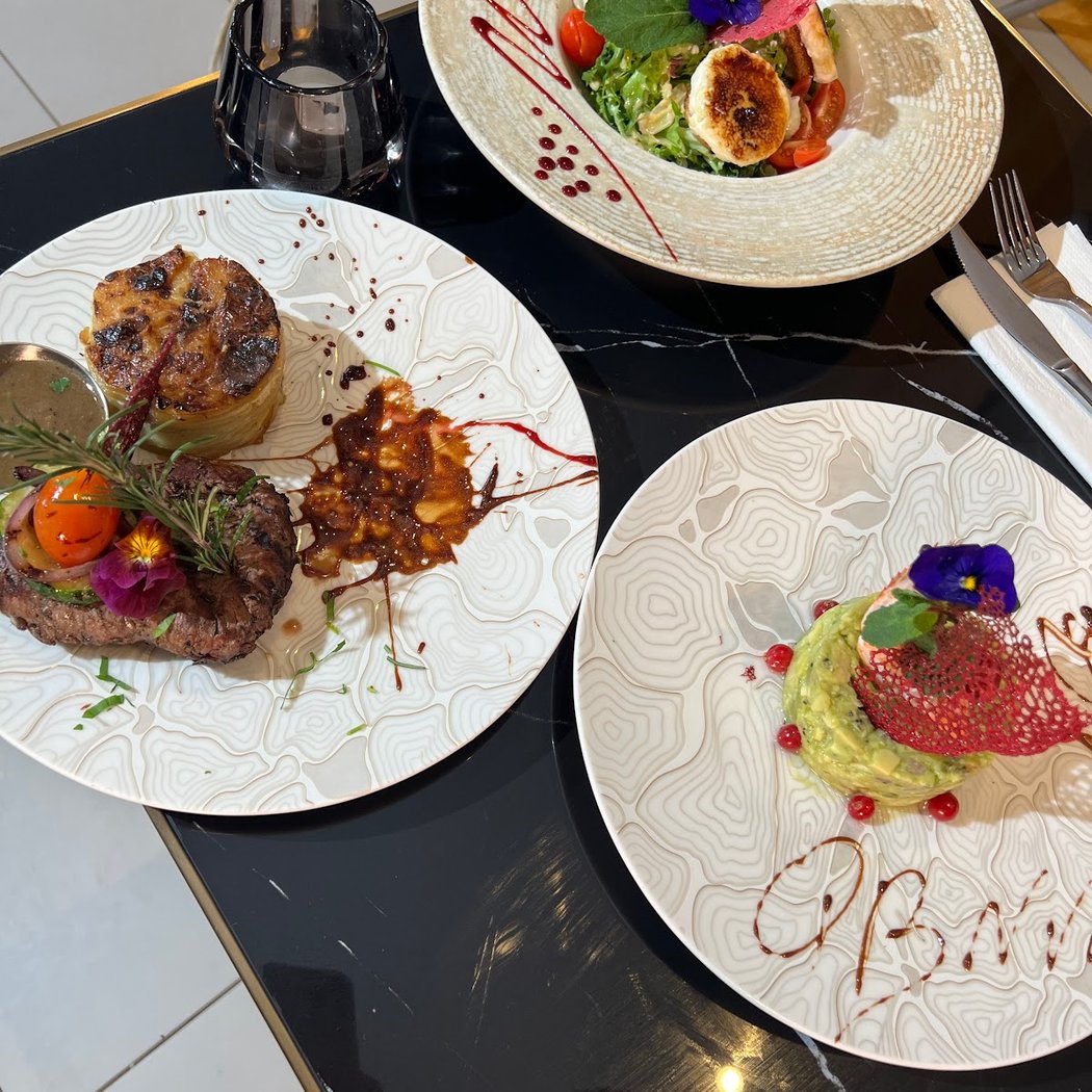 QB Restaurant 3