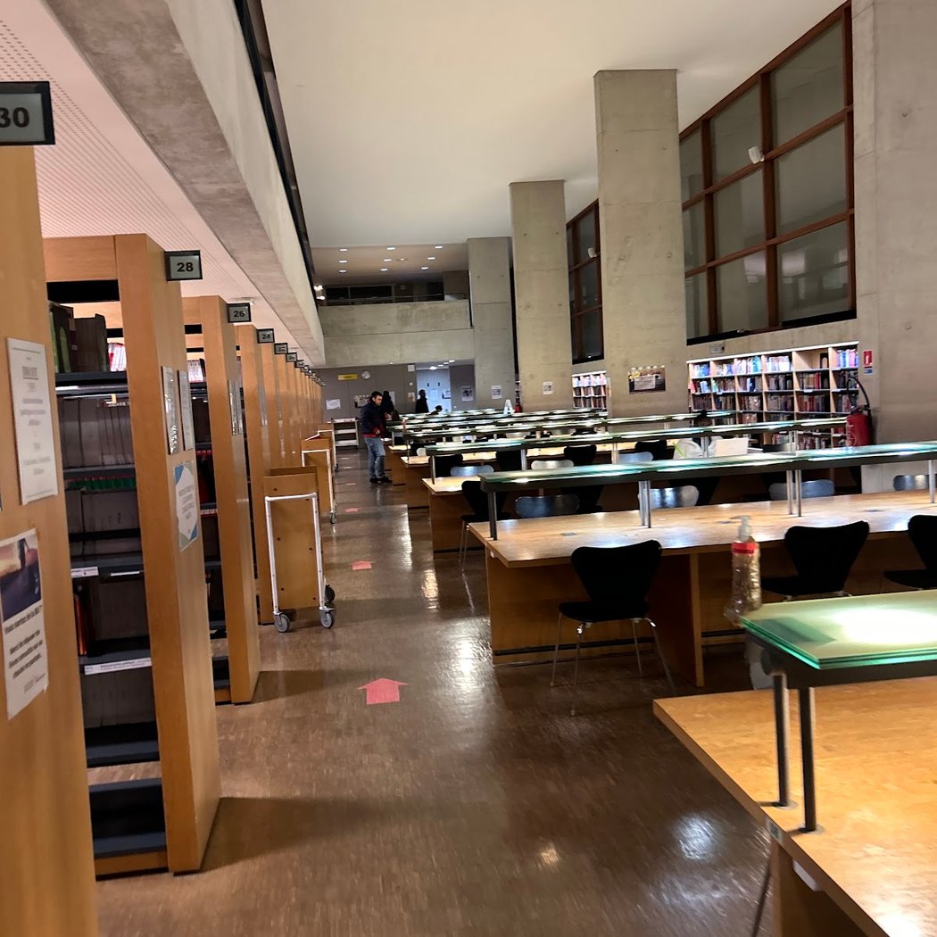 Bibliothèque universitaire Sceaux : Droit, Economie, Management - Université Paris-Saclay 2