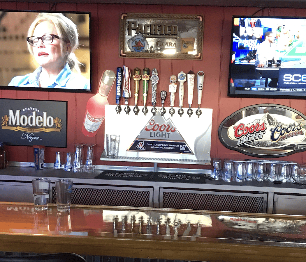 Louie's Pub 2