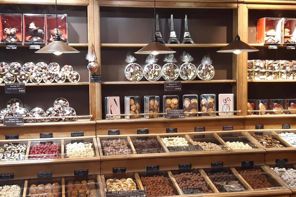MAISON GEORGES LARNICOL - MOF - Biscuiterie Chocolaterie 1
