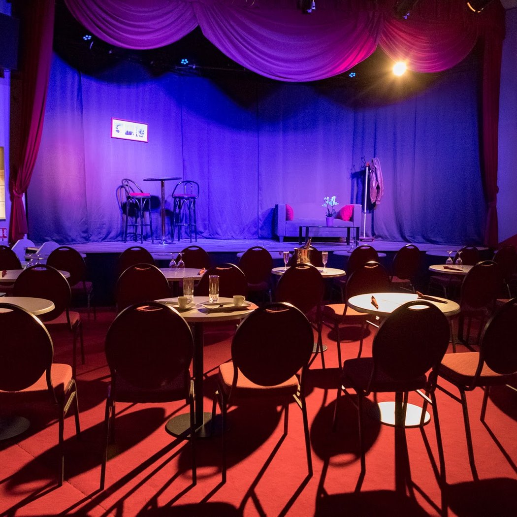 Cafe Theater Carcans 1