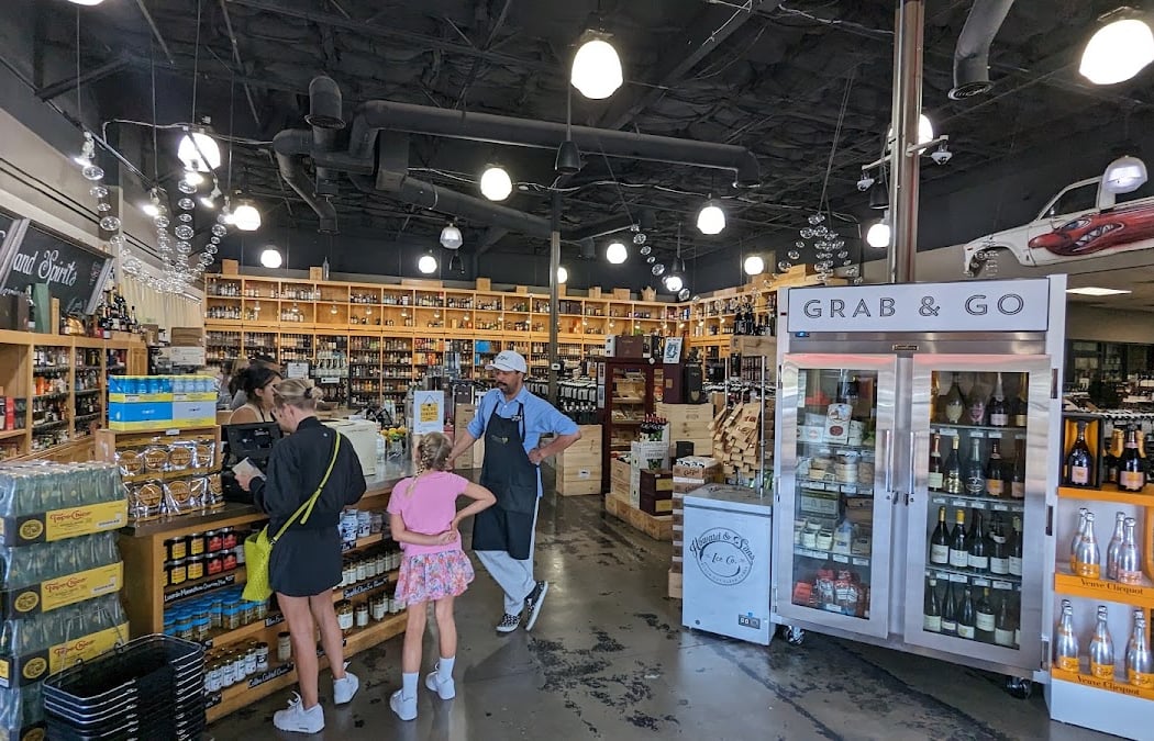 Pogo's Wine & Spirits 2