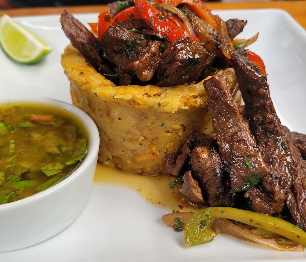 Lugo Lounge & Restaurant 1