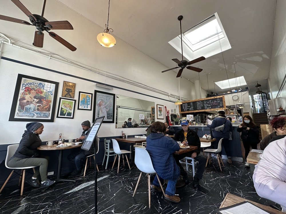 Lynn & Lu's Escapade Cafe 3