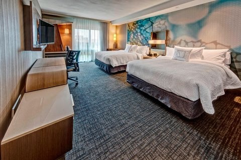Courtyard by Marriott Westbury Long Island 3